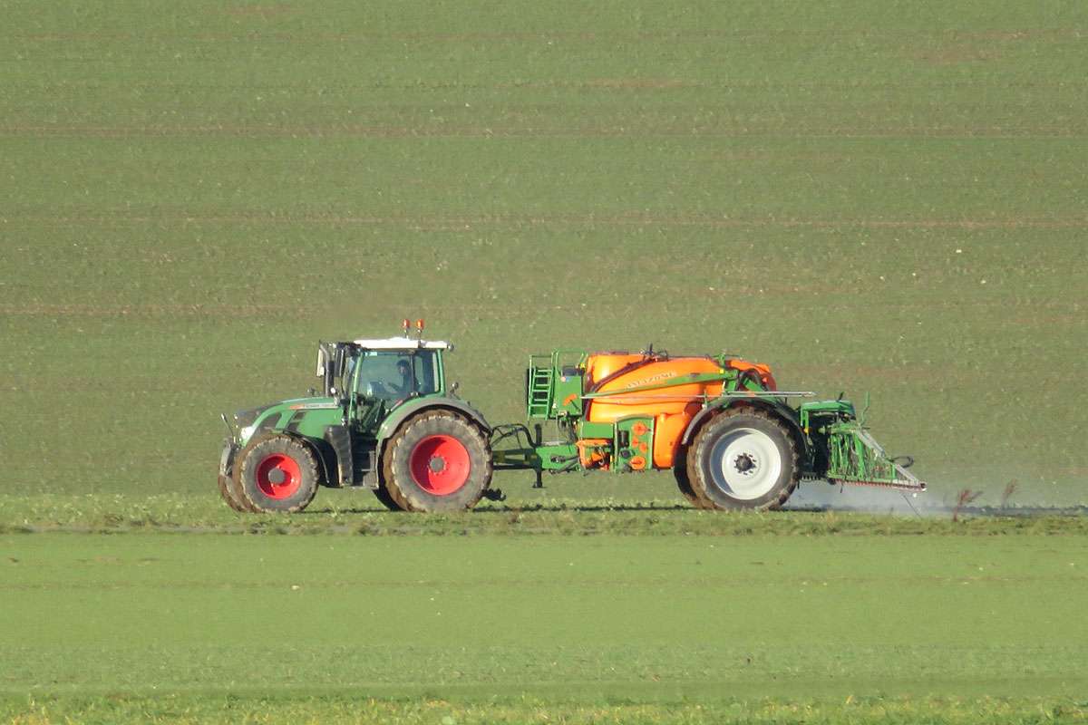 Ausbringung von Spritzmitteln, (c) Sonja Klein/NABU-naturgucker.de